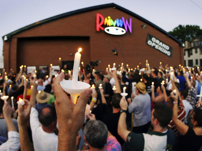 070109rainbowloungevigil