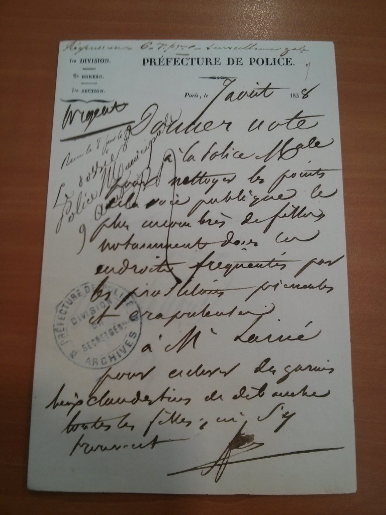 Handwritten 19th century memo in French from the Prefecture de Police archives with official stamp